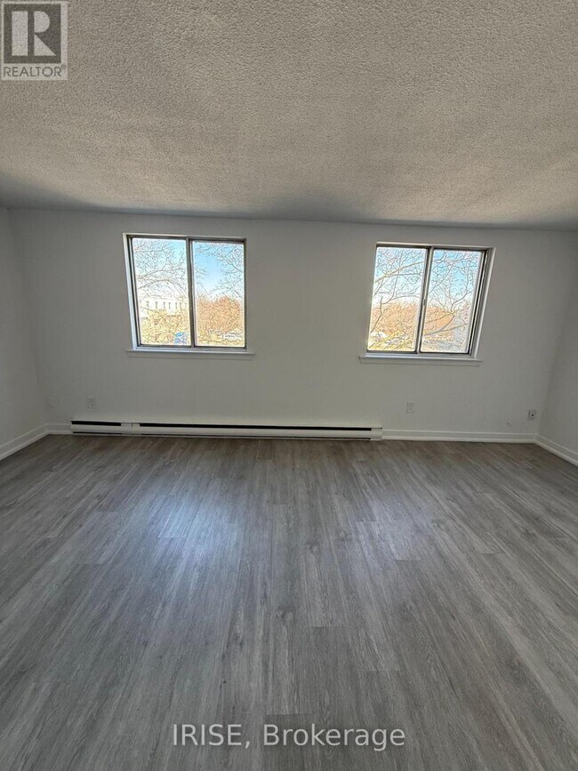 Photo du bâtiment - 7555 Goreway Dr