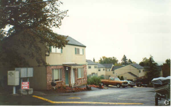 Building Photo - River Hill Townhomes