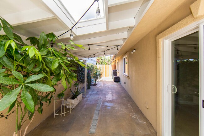 Building Photo - 3649 W 109th St