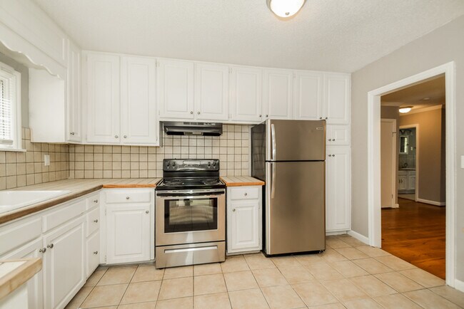 Building Photo - Charming 3-Bedroom Birmingham Home