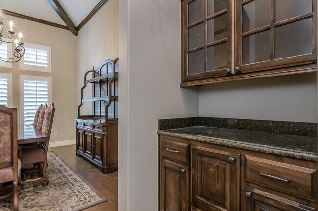 Building Photo - 5711 Barrington Ct