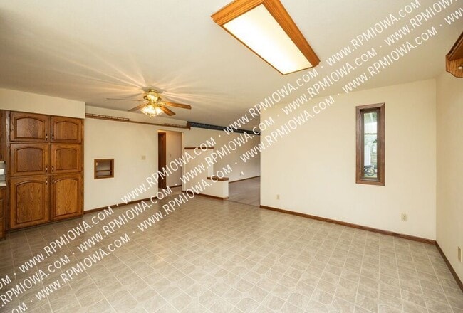 Building Photo - 605 4th Ave