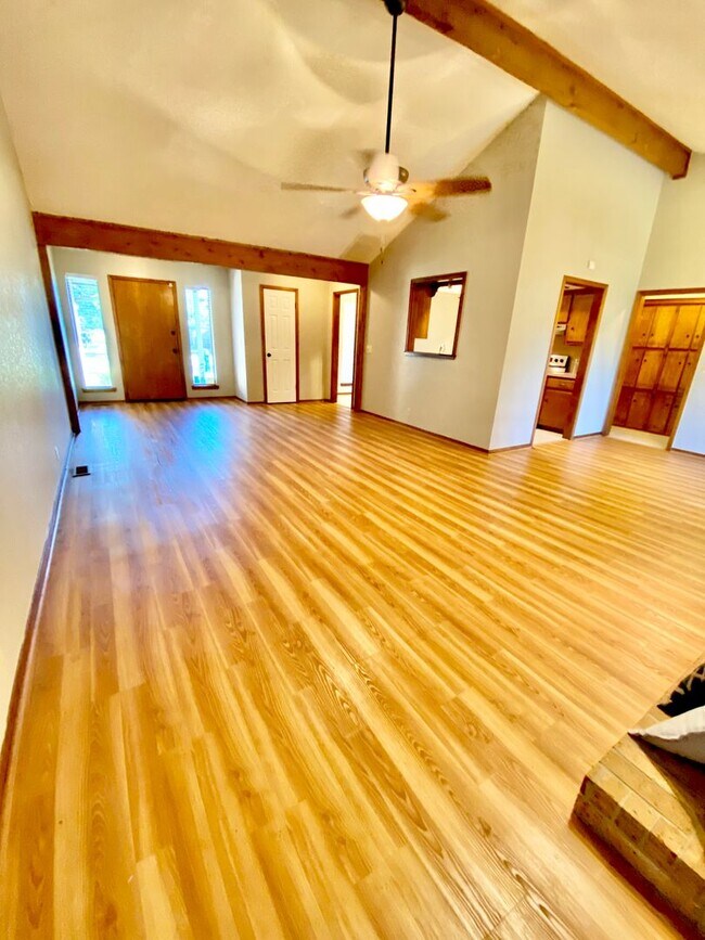 Building Photo - Beautiful Home in NW OKC -Available Now!