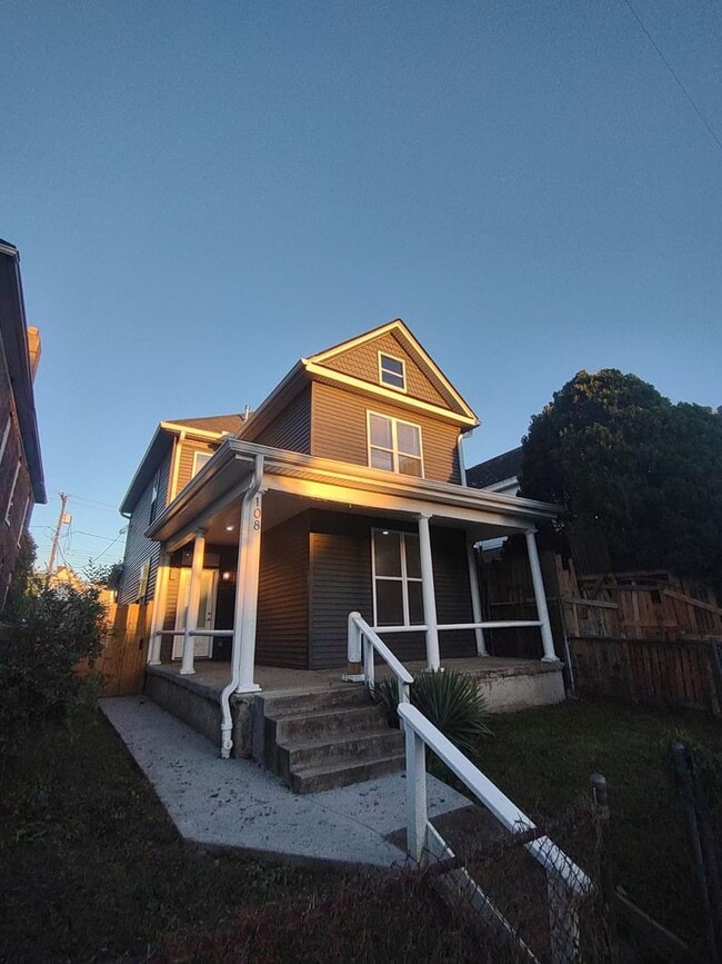 Building Photo - 108 Hawkes Ave