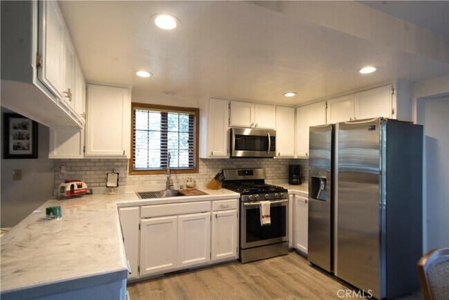 Foto del edificio - 31644 Christmas Tree Ln