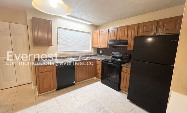Building Photo - 3575 Oakvale Rd