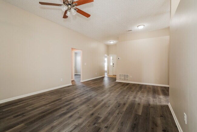 Building Photo - 1739 Northglen Cir