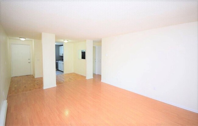 Building Photo - Updated 2 Bed Condo in Prime Location!