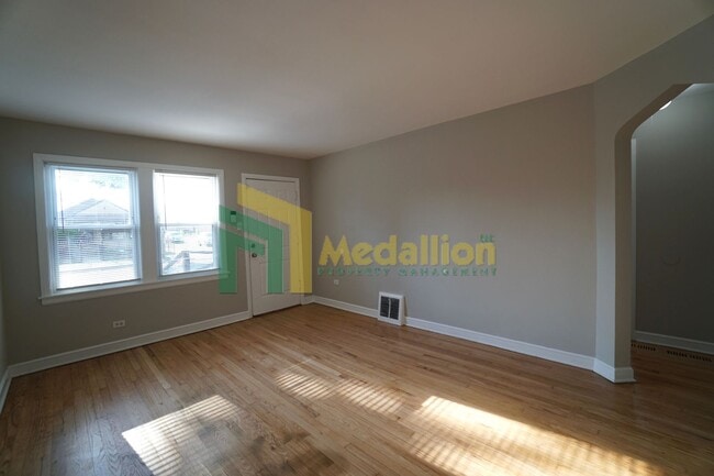 Building Photo - 9858 S Drexel Ave
