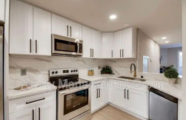 Foto del edificio - 13801 Pinkard Way