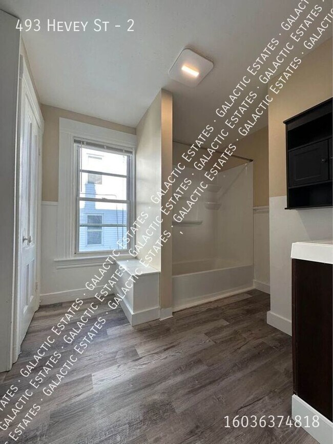 Building Photo - 493 Hevey St
