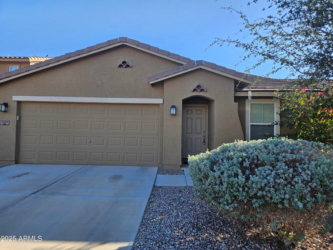 Foto principal - 41187 W Bravo Dr