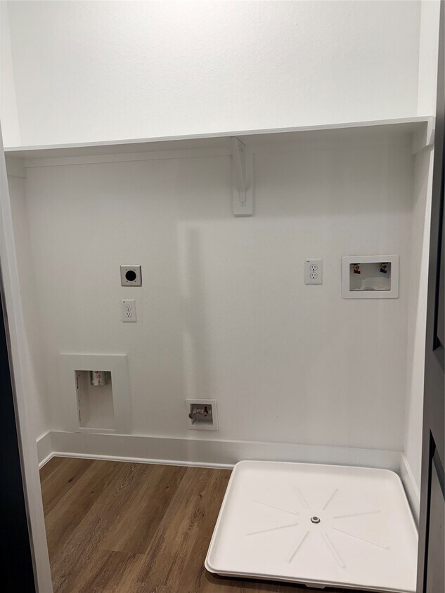 Foto del edificio - 2105 Esther Dr