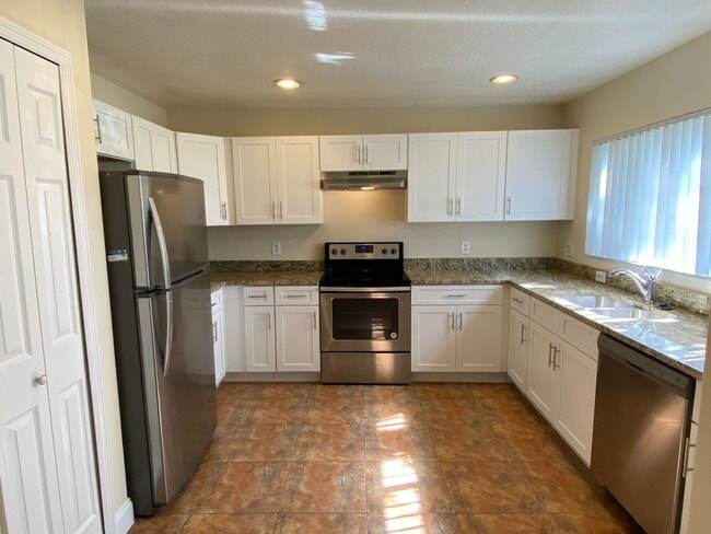 Building Photo - 1203 Madeira Key Way