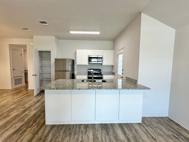 Foto del edificio - 1817 Clovis Dr