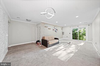 Building Photo - 18304 Streamside Dr