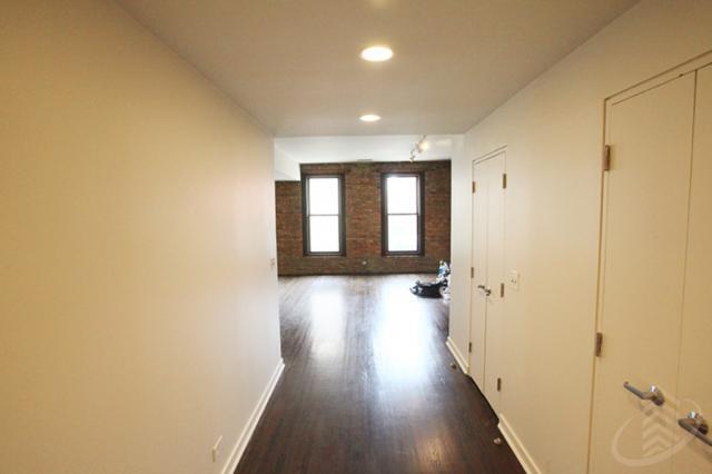 Building Photo - 2 bedroom in CHICAGO IL 60602