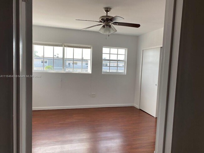 Foto del edificio - 462 Golden Isles Dr