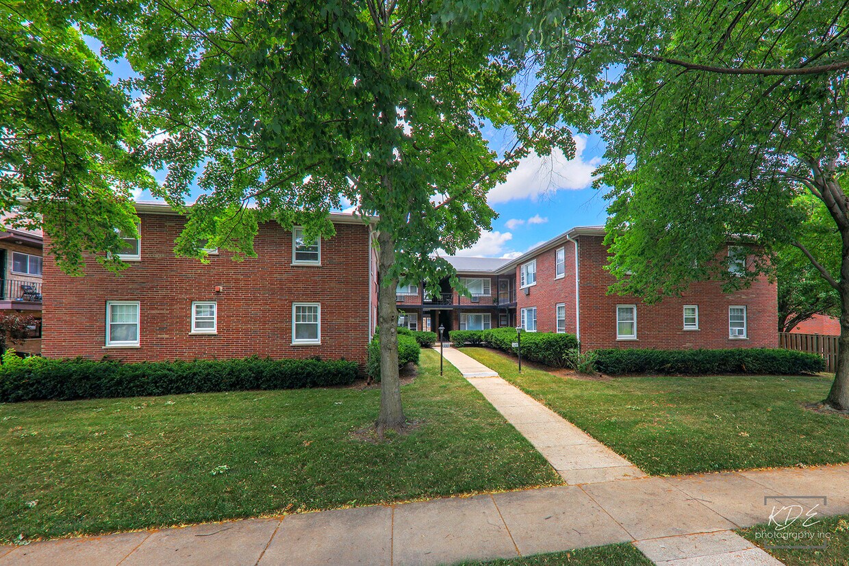 Building Photo - 129-133 E Franklin Ave