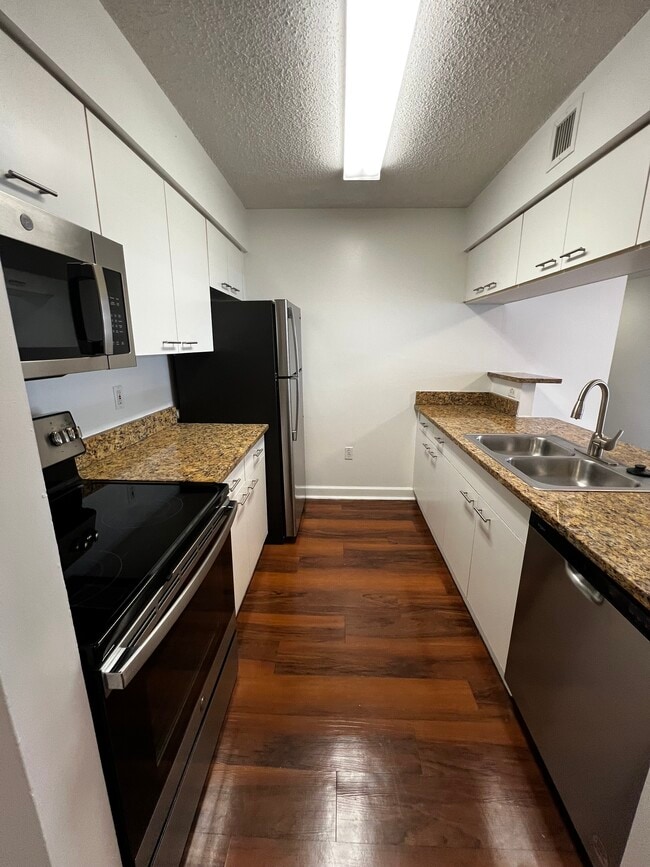 Building Photo - 349 NE 33rd St