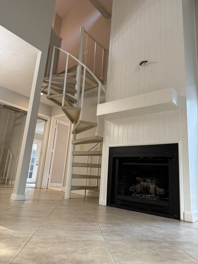 Building Photo - 200 Woodgreen Dr