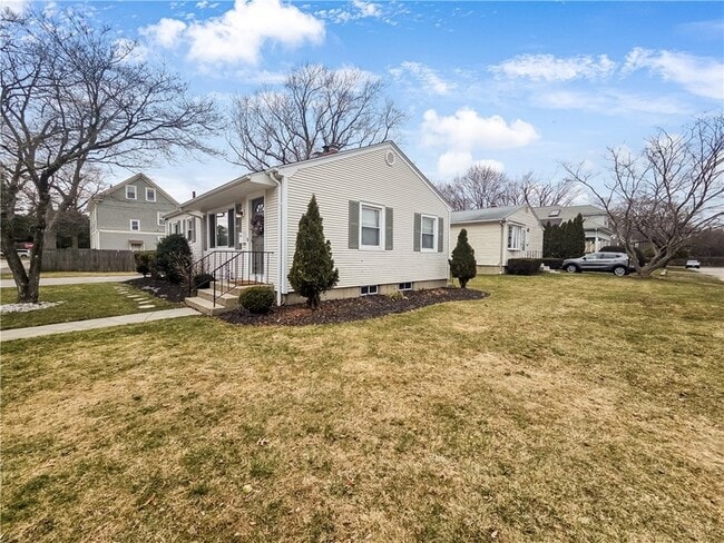 Foto del edificio - 10 Brayton Ave