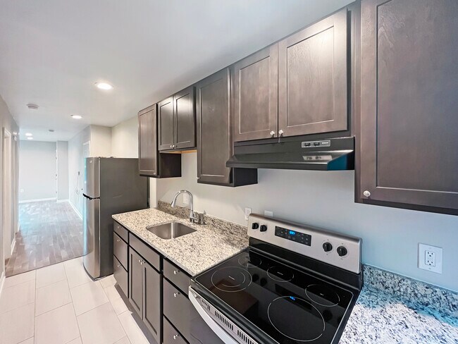 Building Photo - 355 Parkland Pl SE
