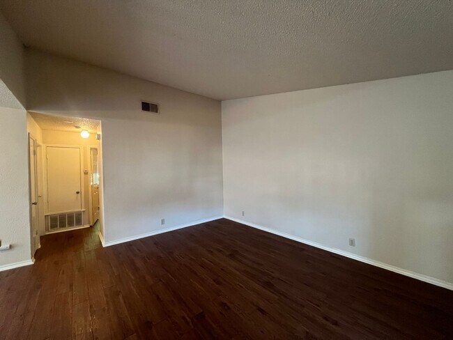 Foto del edificio - 5201 Meadow Field #3, San Antonio, TX. 78250