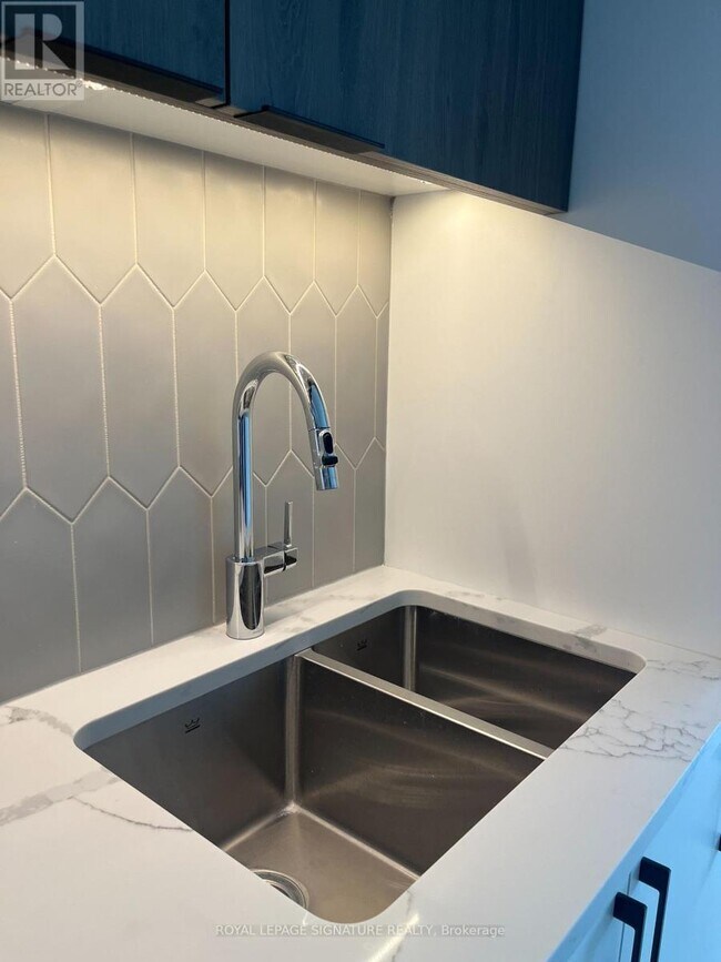 Building Photo - 741 King St W