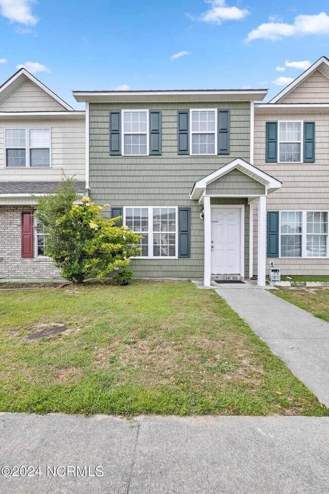Building Photo - 404 Springwood Dr
