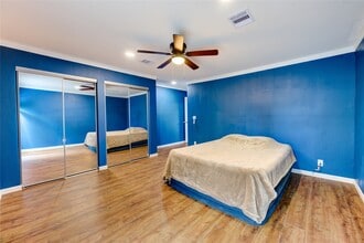 Building Photo - 303 Shady Glen Ln