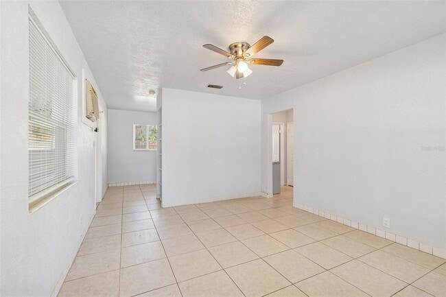 Foto del edificio - 5409 S Lois Ave