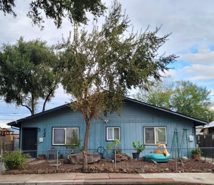 Foto principal - 722 Cedar St