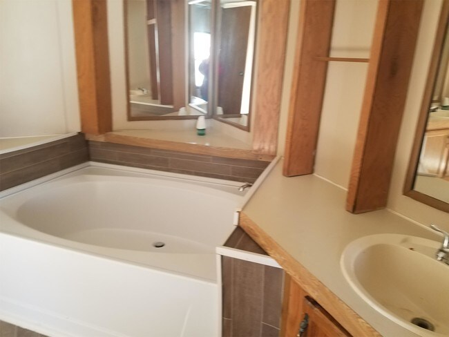 Building Photo - 21727 Woodburn Rd