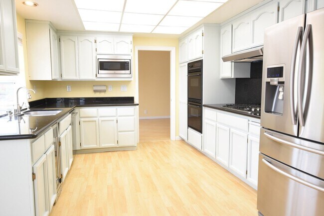 Building Photo - Beautiful 4 Bedroom 3 Bath Evergreen Home with Stunning Spacious Backyard!