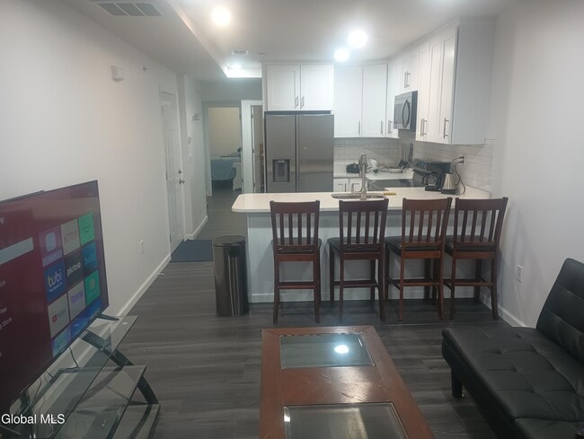 Building Photo - 199 Lark St