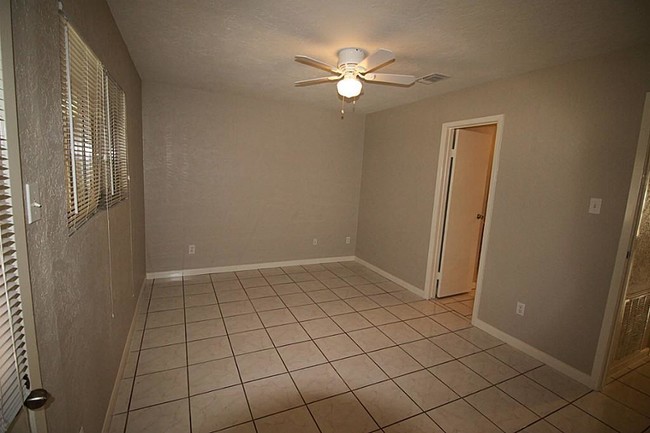 Building Photo - 5145 Beaver Hollow Dr