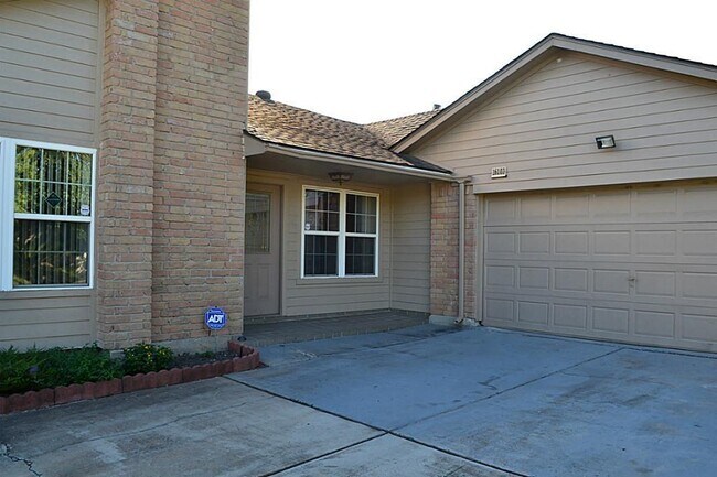 Building Photo - 16103 Cerca Blanca Dr