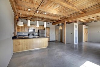 Building Photo - 127 5th St NE