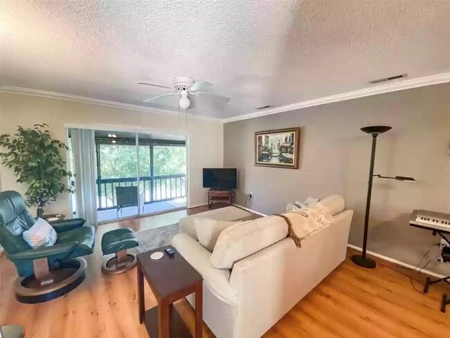 Foto del edificio - 2616 Hidden Lake Dr N