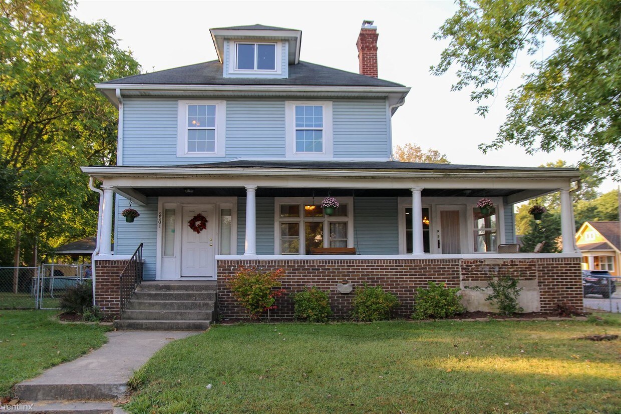 Primary Photo - 2501 E 10th St