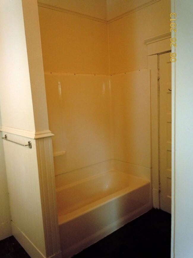 Building Photo - 2 Bedroom, 1 Bathroom Cottage in the heart...