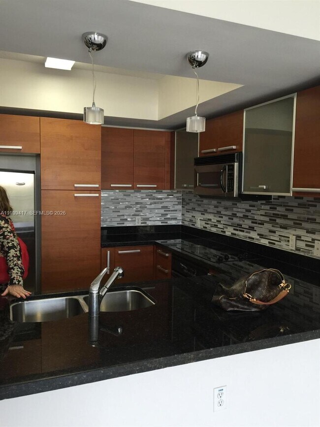 Foto del edificio - 2030 Douglas Rd