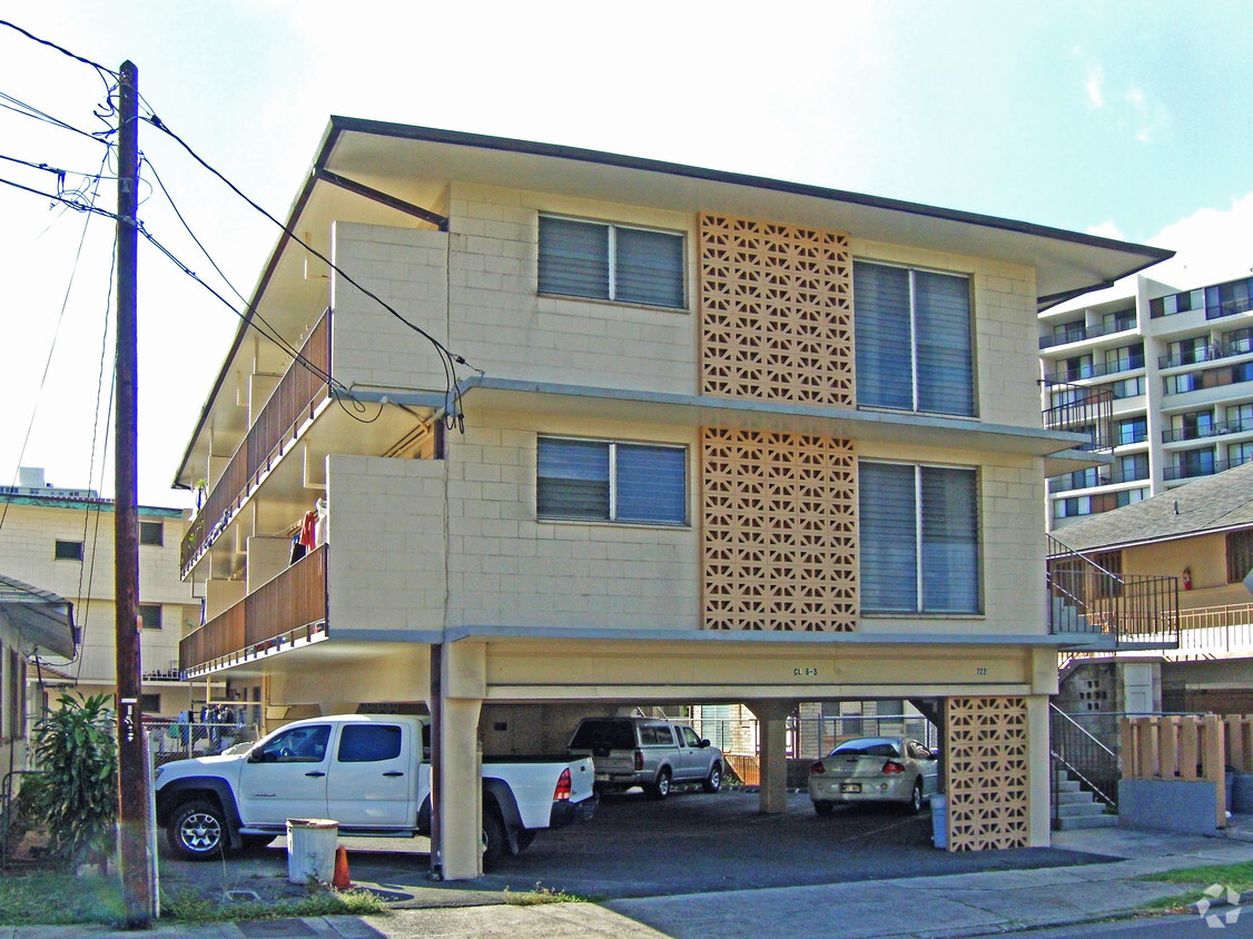 Building Photo - 722 University Ave