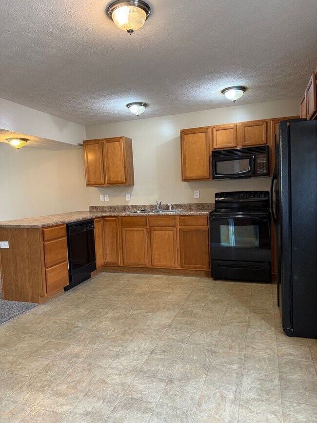 Foto del edificio - 3 bedroom, 2.5 bath townhome