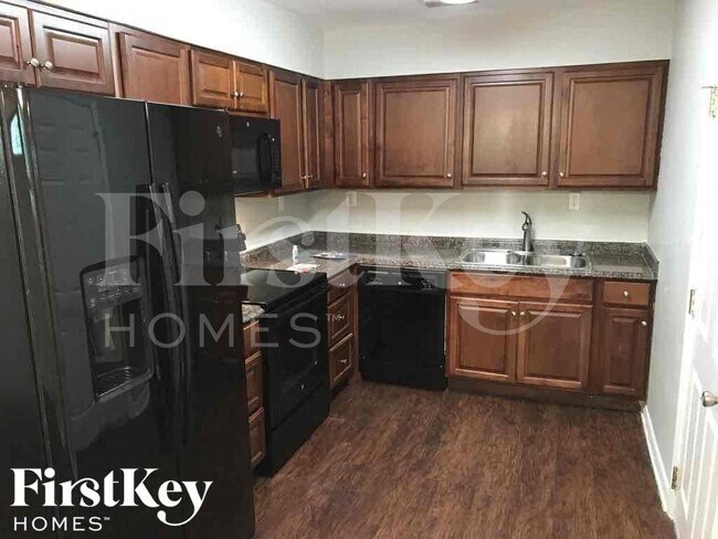 Building Photo - 9305 N Forest Hills Dr