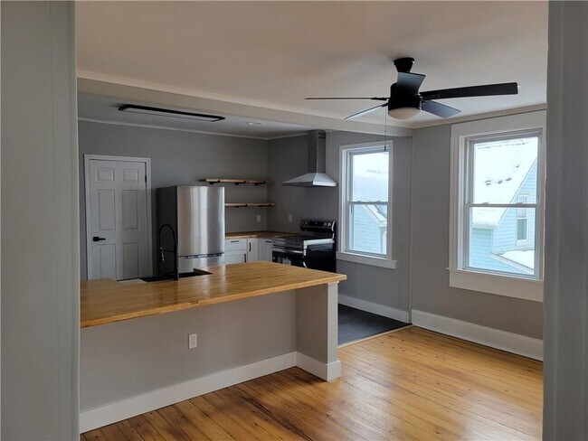 Building Photo - 13 Livingston Pl