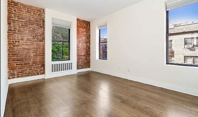 Building Photo - 6 W 107th St