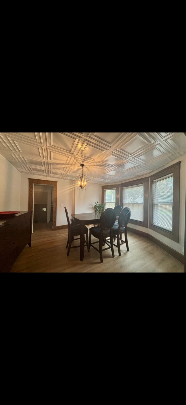 Foto del edificio - 1483 E 118th St