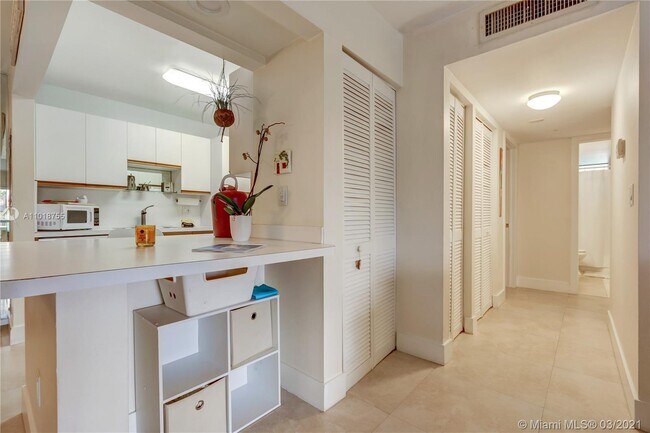 Foto del edificio - 7935 SW 86th St